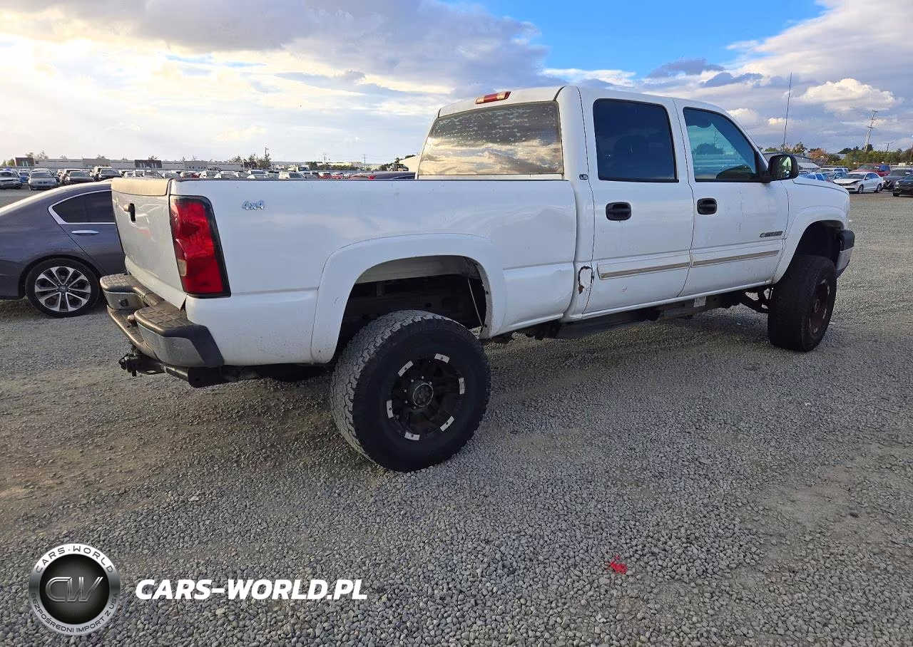 2005 Chevrolet Silverado C2500 Heavy Duty VIN:1GCHC23U25F800128 - 3