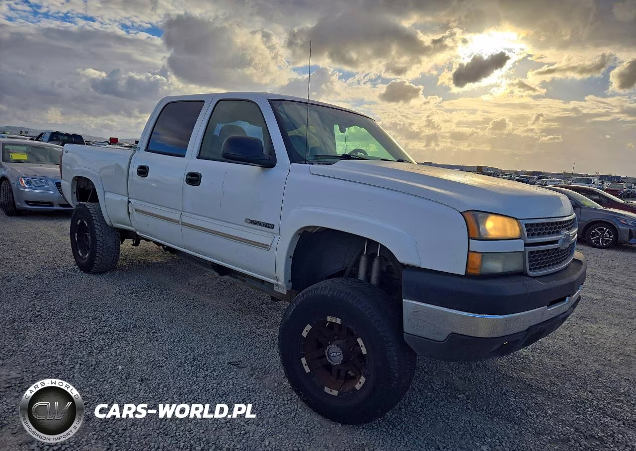 2005 Chevrolet Silverado C2500 Heavy Duty VIN:1GCHC23U25F800128 - 4