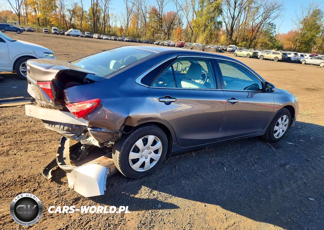 2016 Toyota Camry Le VIN:4T4BF1FK2GR563979 - 3