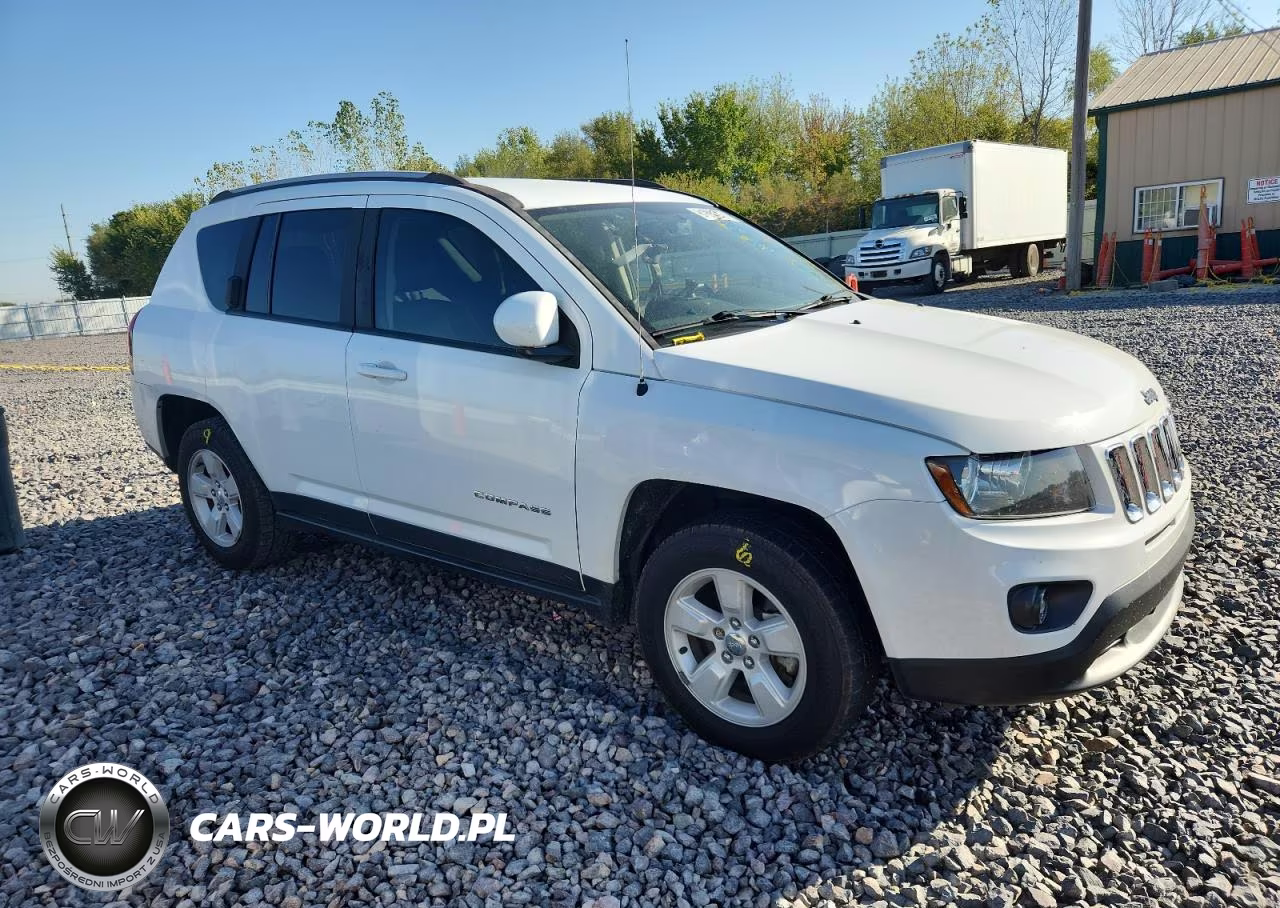 2017 Jeep Compass Latitude VIN:1C4NJCEA4HD116151 - 4