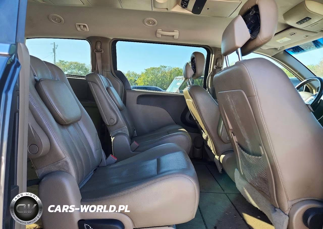 2012 Chrysler Town & Country Touring VIN:2C4RC1BG2CR350755 - 11