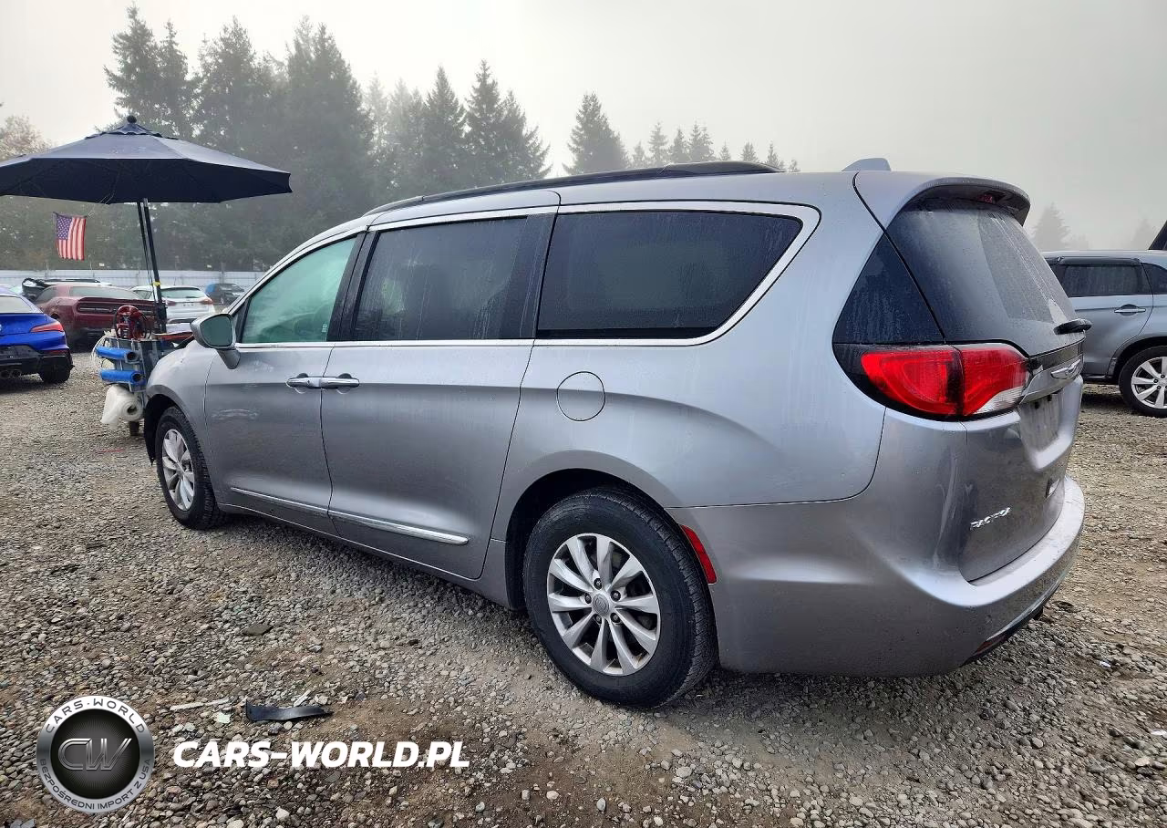 2017 Chrysler Pacifica Touring L VIN:2C4RC1BG1HR527500 - 2