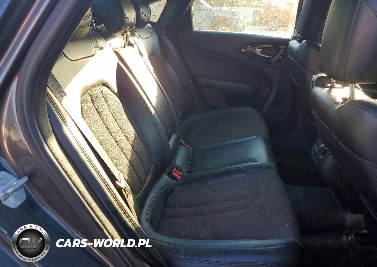 2015 Chrysler 200 S VIN:1C3CCCBGXFN667190 - 10