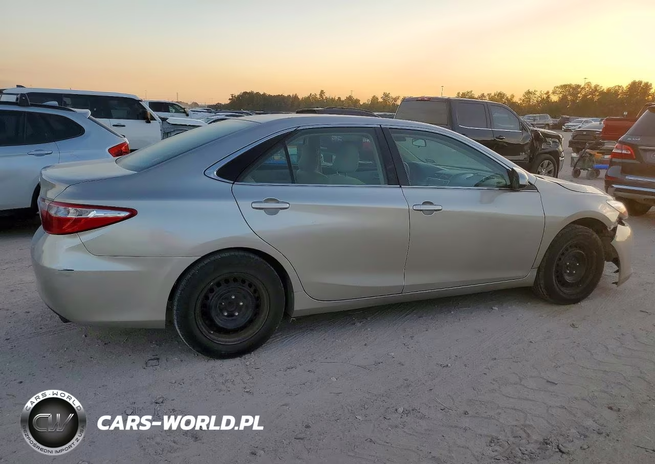 2016 Toyota Camry Le VIN:4T4BF1FKXGR573059 - 3