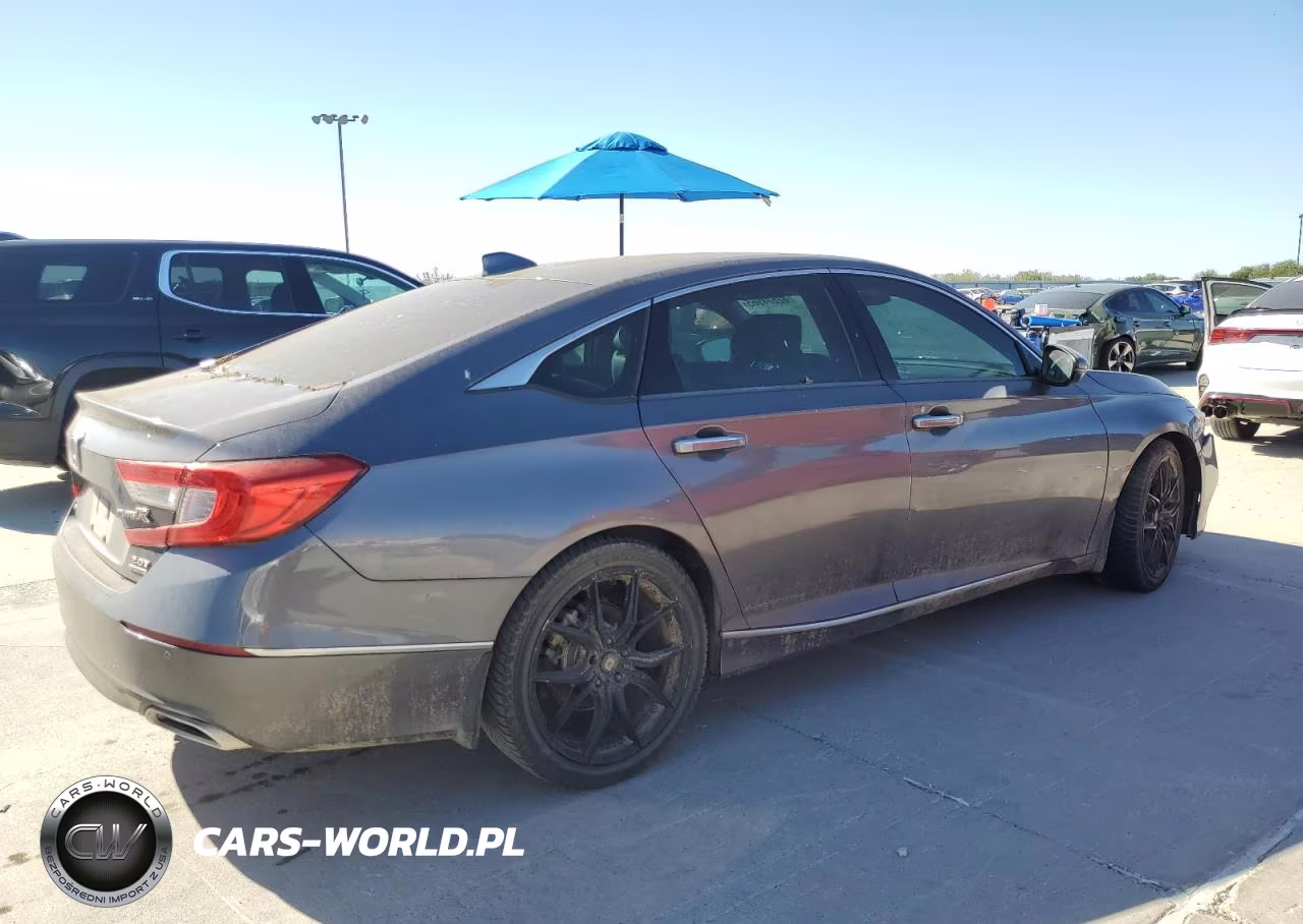 2018 Honda Accord Touring VIN:1HGCV2F92JA028895 - 3