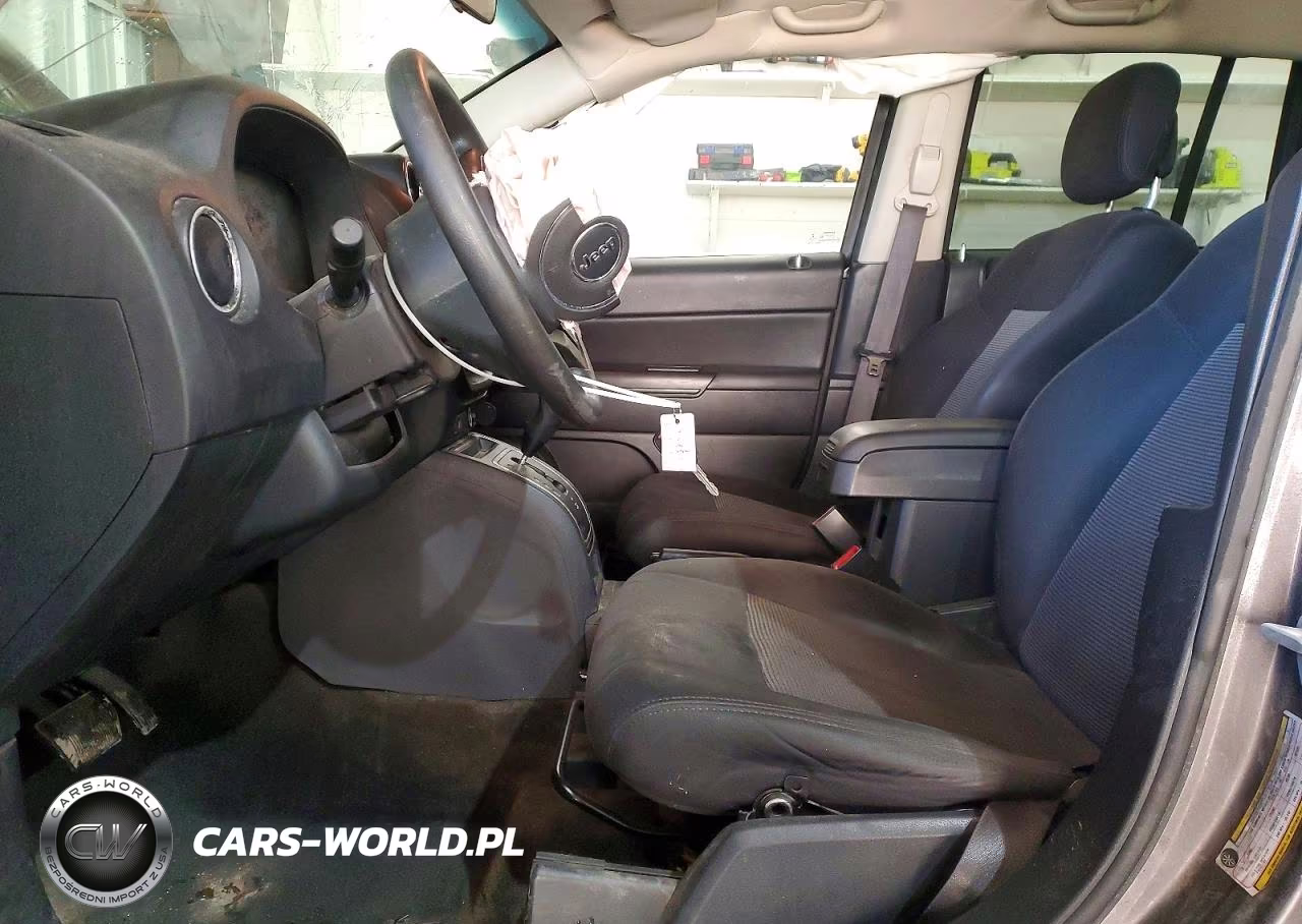 2015 Jeep Compass Sport VIN:1C4NJCBA2FD334123 - 7