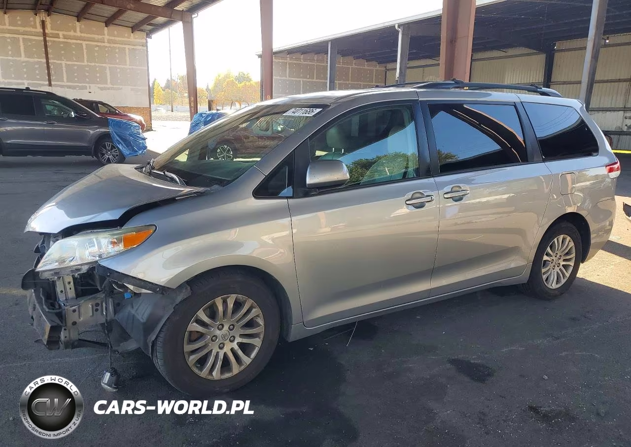 2013 Toyota Sienna Xle 8-Passenger – zdjęcie 1 z 13