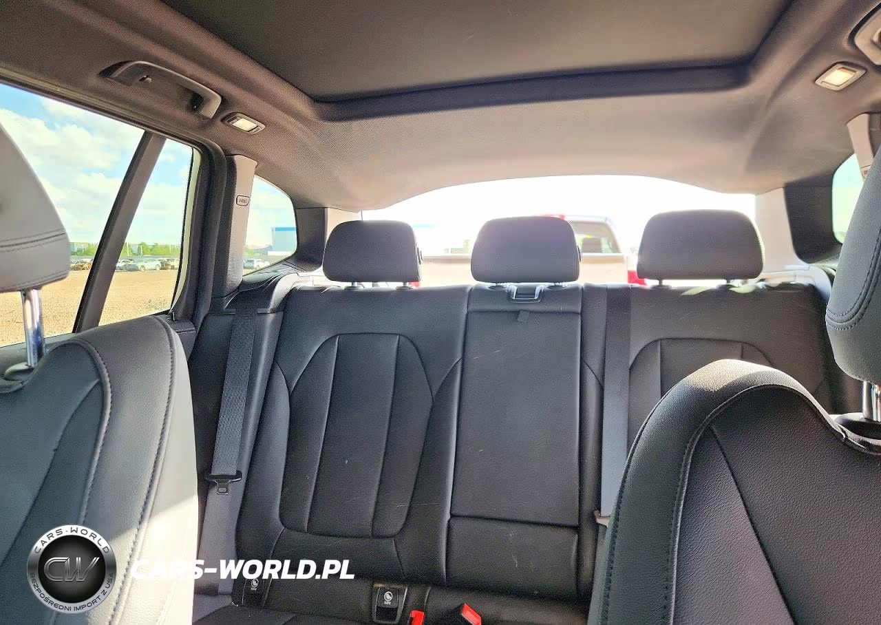 2021 BMW X3 VIN:5UXTY3C05M9F53779 - 10