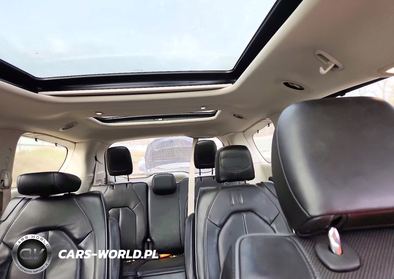 2019 Chrysler Pacifica Limited VIN:2C4RC1GG7KR639802 - 10