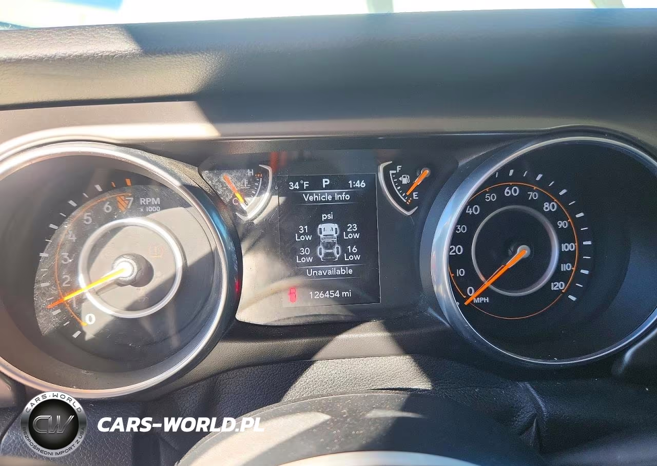 2018 Jeep Wrangler Unlimited Sport VIN:1C4HJXDG8JW141963 - 9