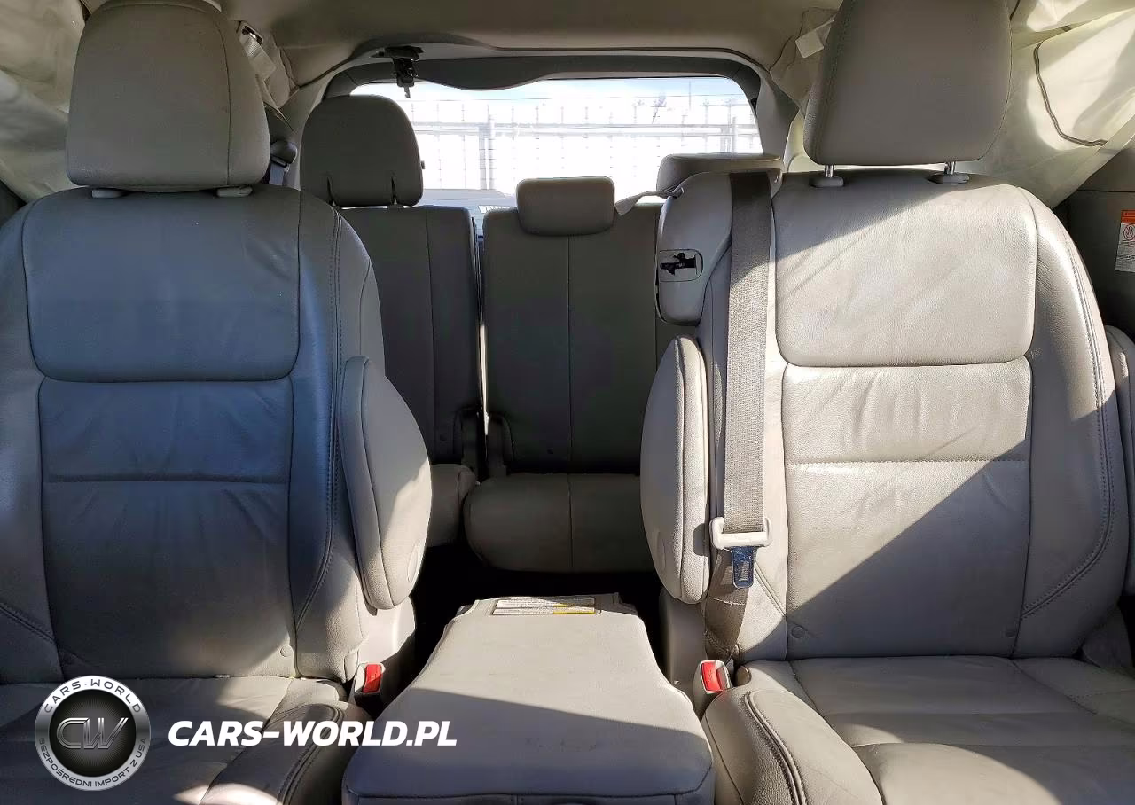 2017 Toyota Sienna VIN:5TDYZ3DC8HS878461 - 10