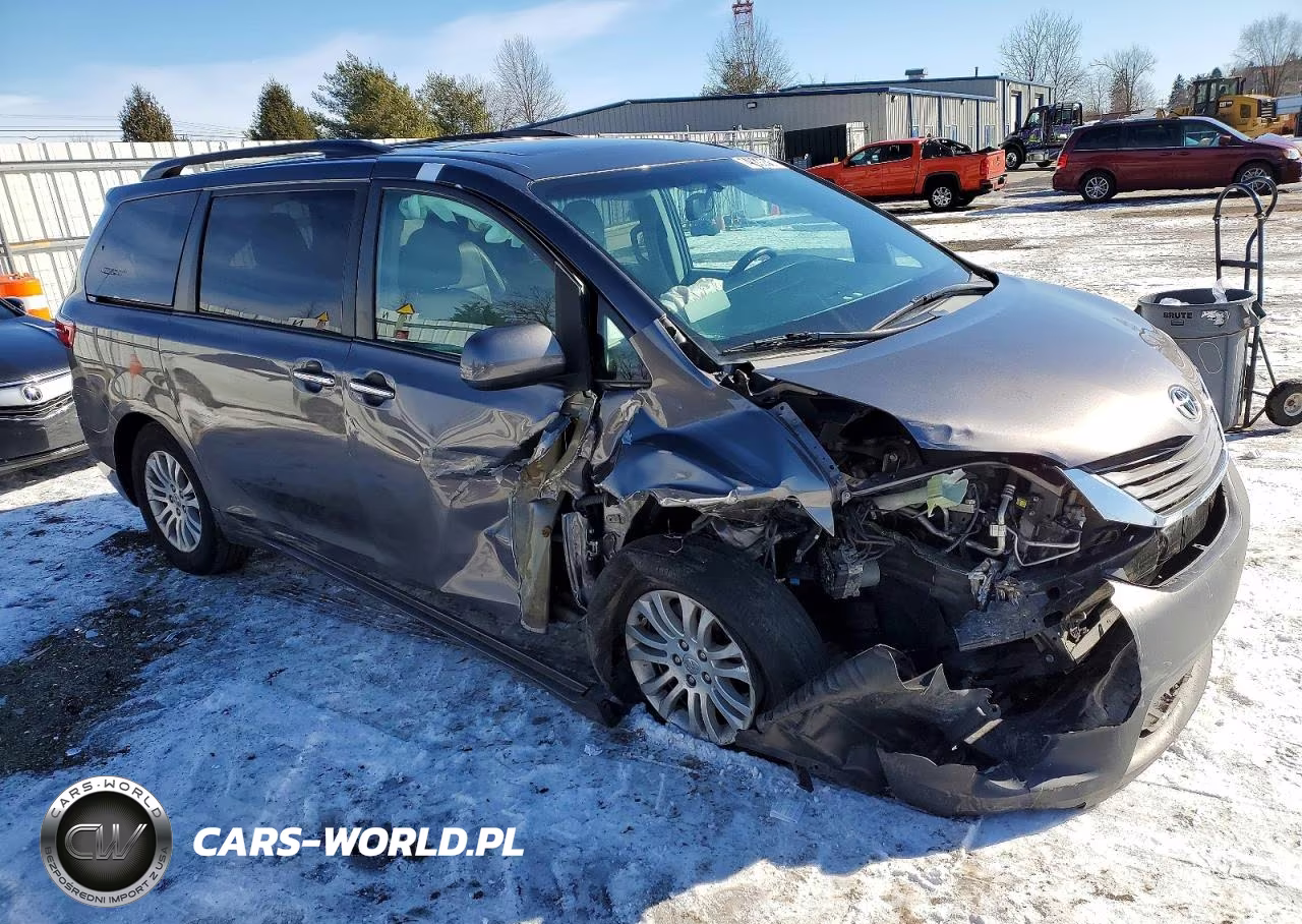 2017 Toyota Sienna VIN:5TDYZ3DC8HS878461 - 4