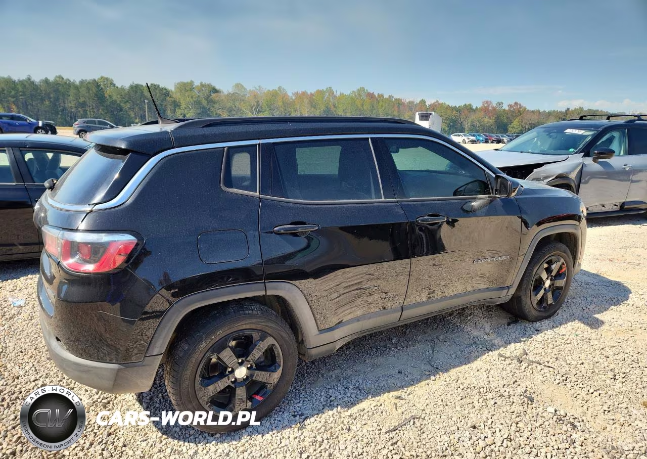 2018 Jeep Compass Latitude VIN:3C4NJCBB2JT425064 - 3