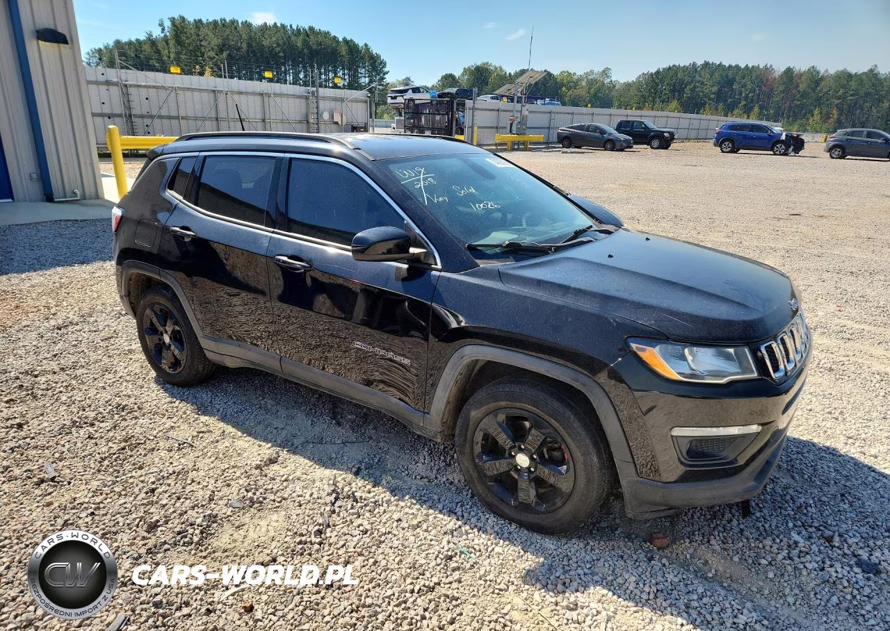 2018 Jeep Compass Latitude VIN:3C4NJCBB2JT425064 - 4