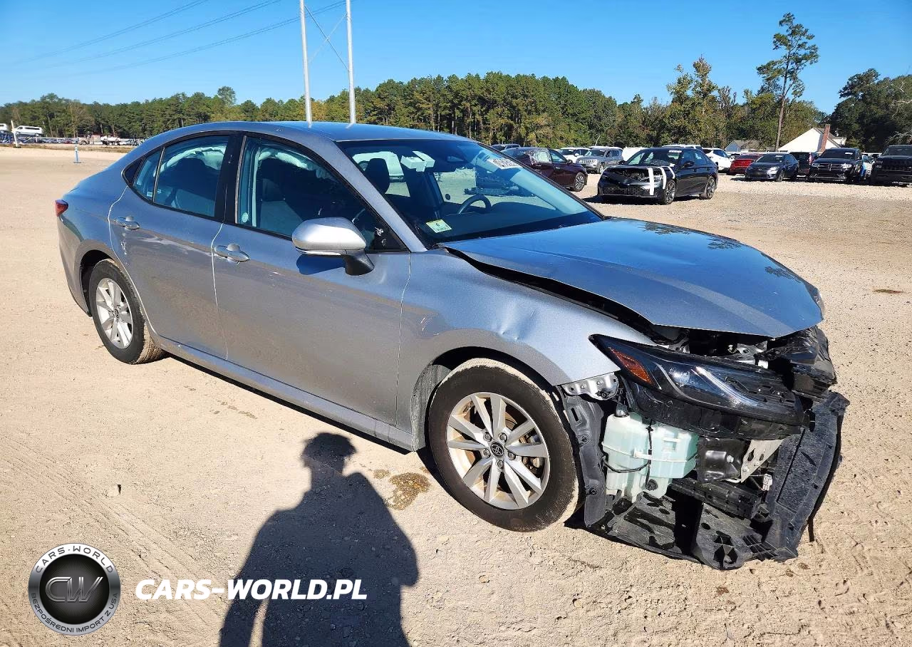 2025 Toyota Camry Le – zdjęcie 1 z 11