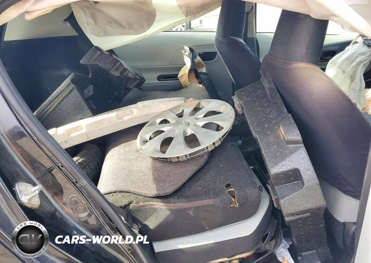 2012 Toyota Prius C One VIN:JTDKDTB37C1504744 - 10
