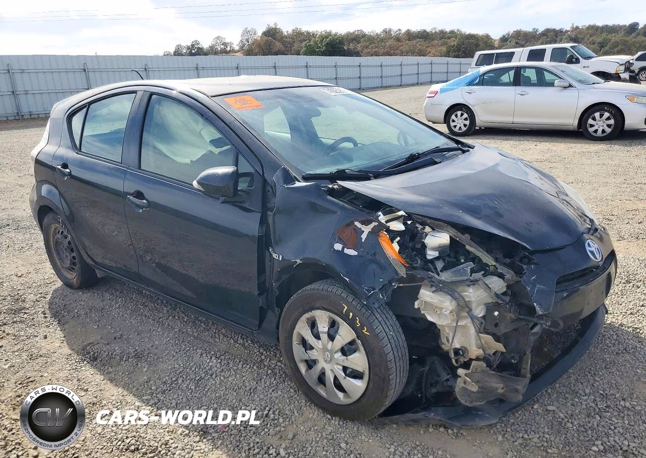 2012 Toyota Prius C One VIN:JTDKDTB37C1504744 - 4