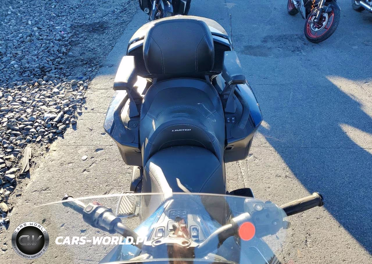 2021 Can-Am Spyder Roadster Rt VIN:2BXNBDD47MV001198 - 5