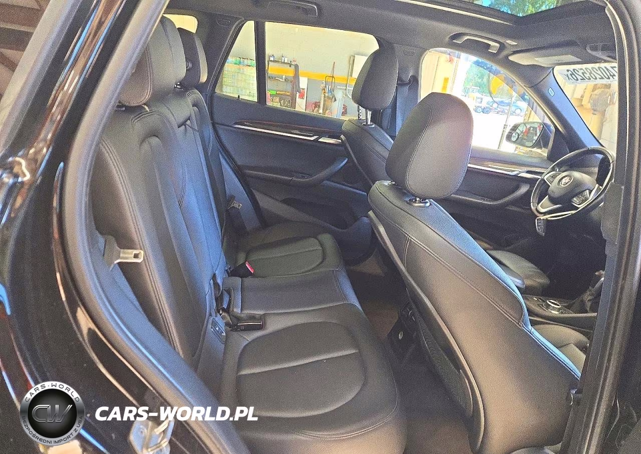 2018 BMW X1 xDrive28I VIN:WBXHT3C32J5K31586 - 11