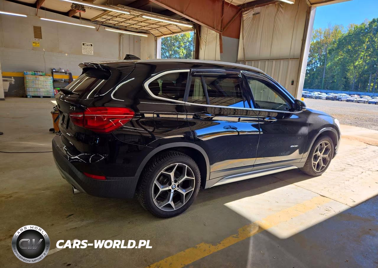 2018 BMW X1 xDrive28I VIN:WBXHT3C32J5K31586 - 3