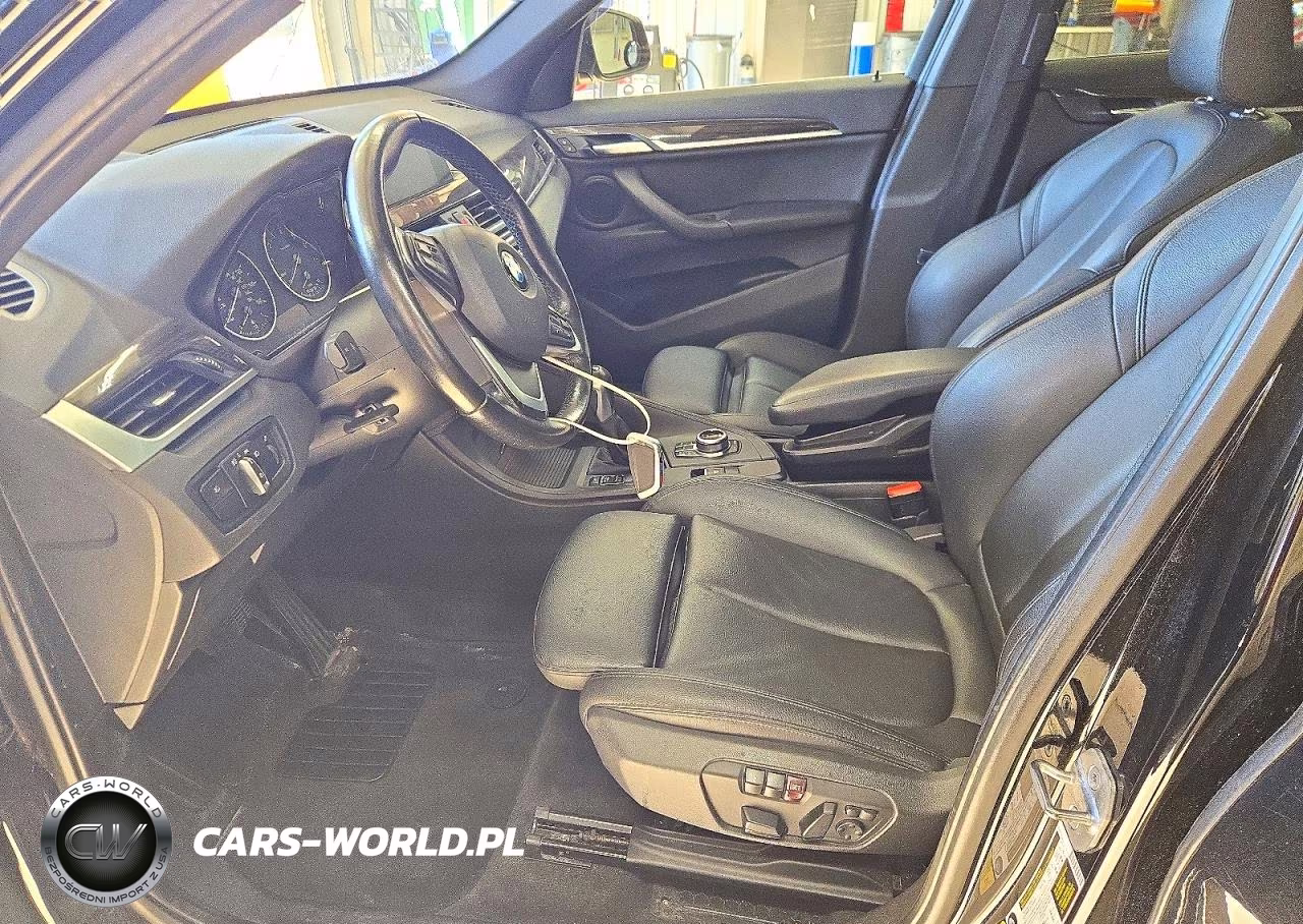 2018 BMW X1 xDrive28I VIN:WBXHT3C32J5K31586 - 7