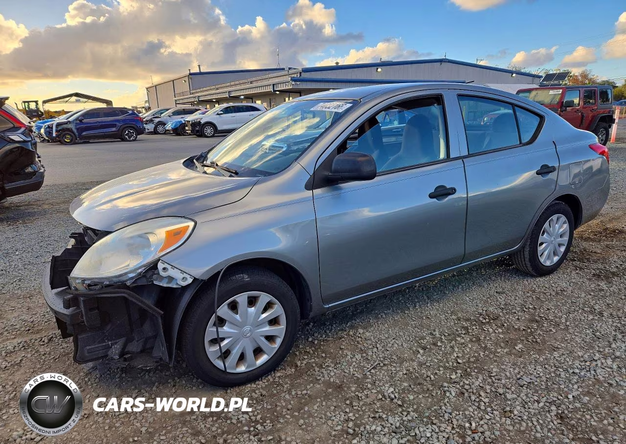 2013 Nissan Versa 1.6 S – zdjęcie 1 z 13