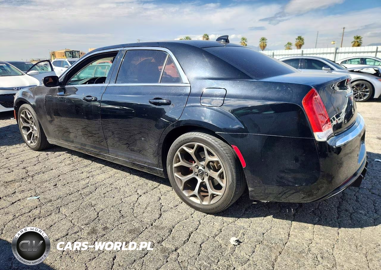 2018 Chrysler 300 Touring VIN:2C3CCAAG1JH234168 - 2