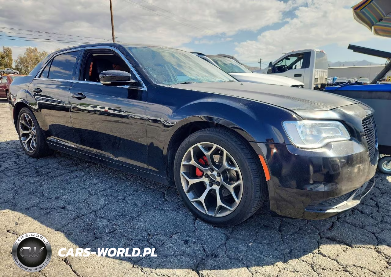 2018 Chrysler 300 Touring VIN:2C3CCAAG1JH234168 - 4