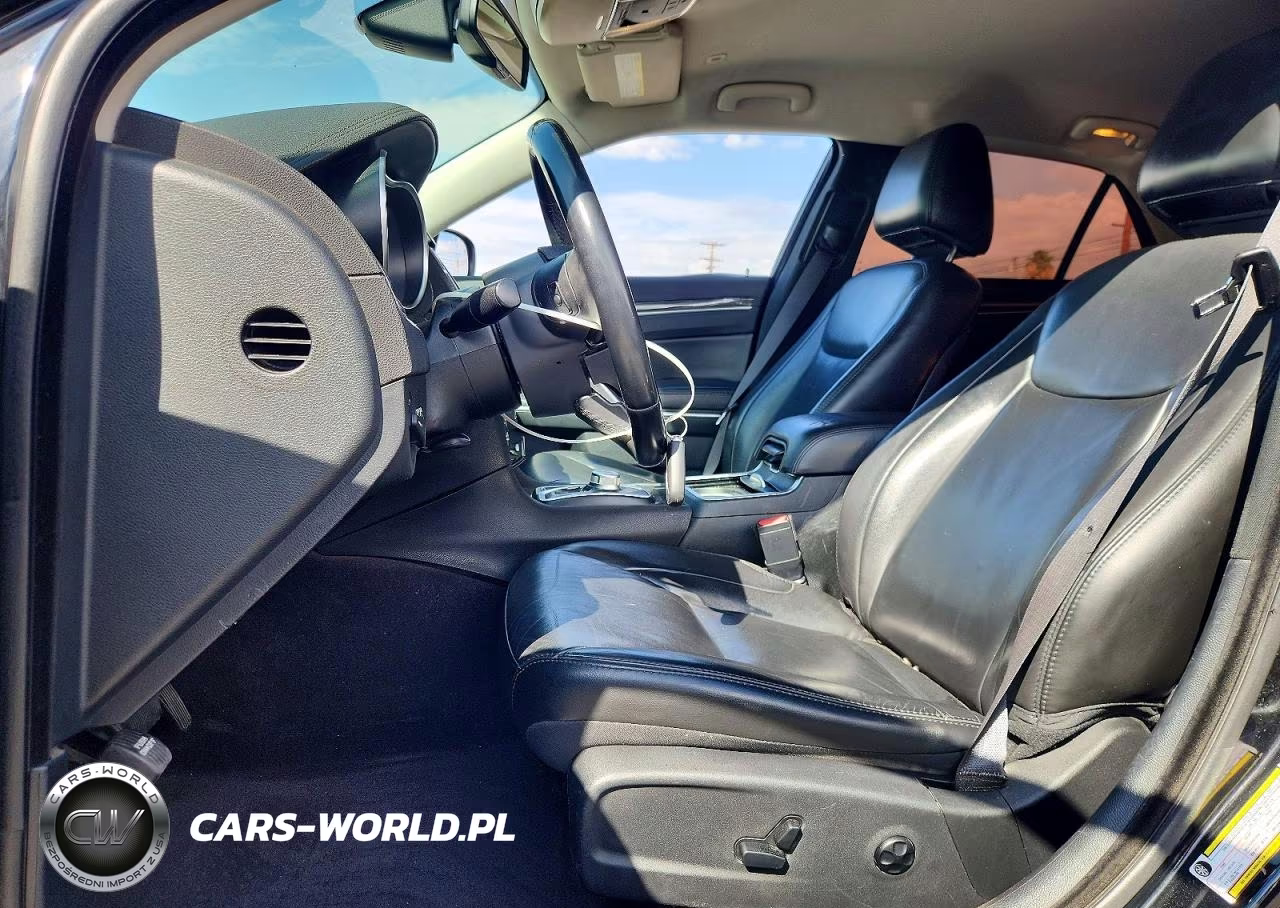 2018 Chrysler 300 Touring VIN:2C3CCAAG1JH234168 - 7