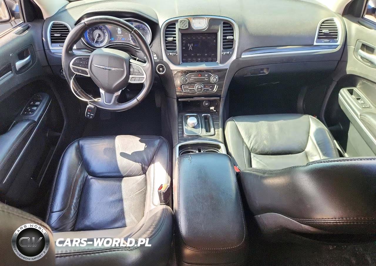 2018 Chrysler 300 Touring VIN:2C3CCAAG1JH234168 - 8