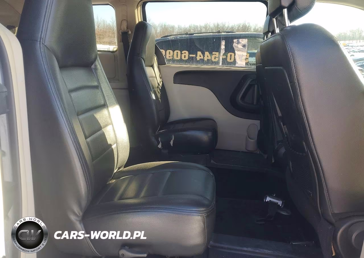 2015 Chrysler Town & Country Touring VIN:2C4RC1BG7FR626352 - 11