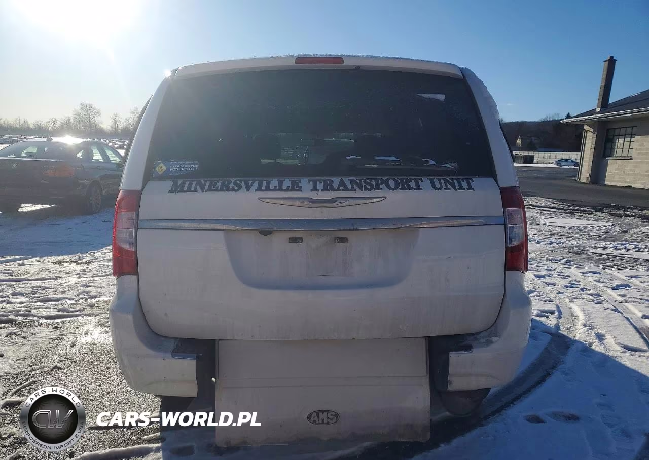 2015 Chrysler Town & Country Touring VIN:2C4RC1BG7FR626352 - 6