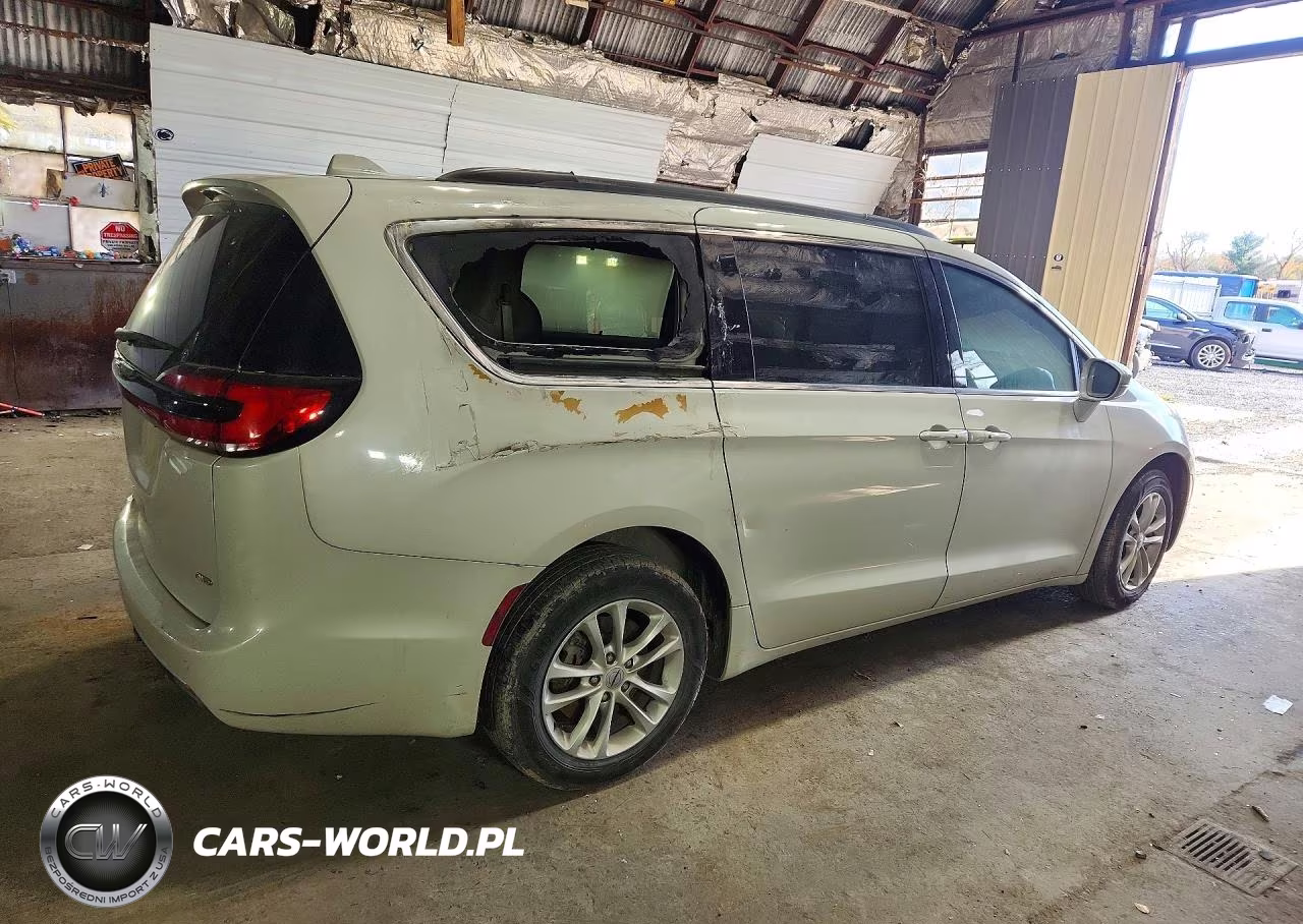2021 Chrysler Pacifica Touring VIN:2C4RC3FG8MR511181 - 3