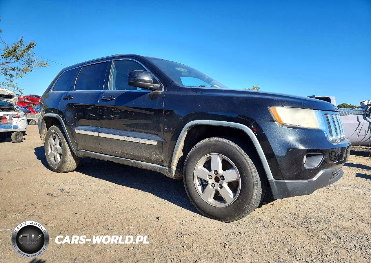 2011 Jeep Grand Cherokee Laredo VIN:1J4RR4GG5BC555240 - 4
