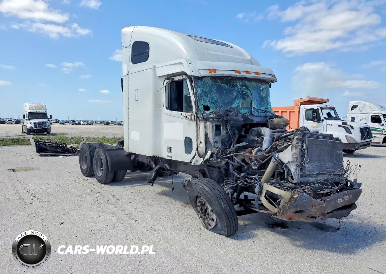2004 Freightliner Columbia 120 Semi Truck