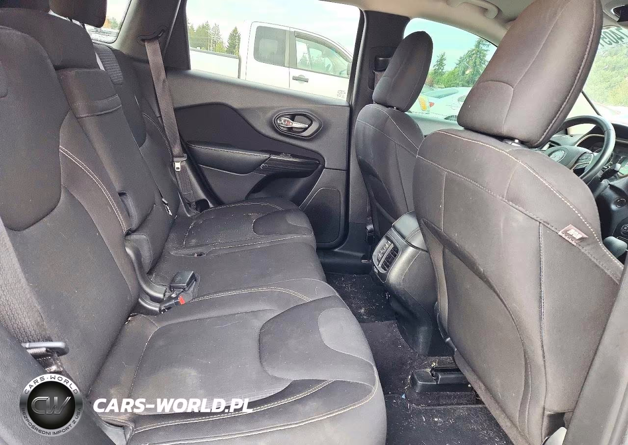 2017 Jeep Cherokee Latitude VIN:1C4PJLCB0HW547918 - 11