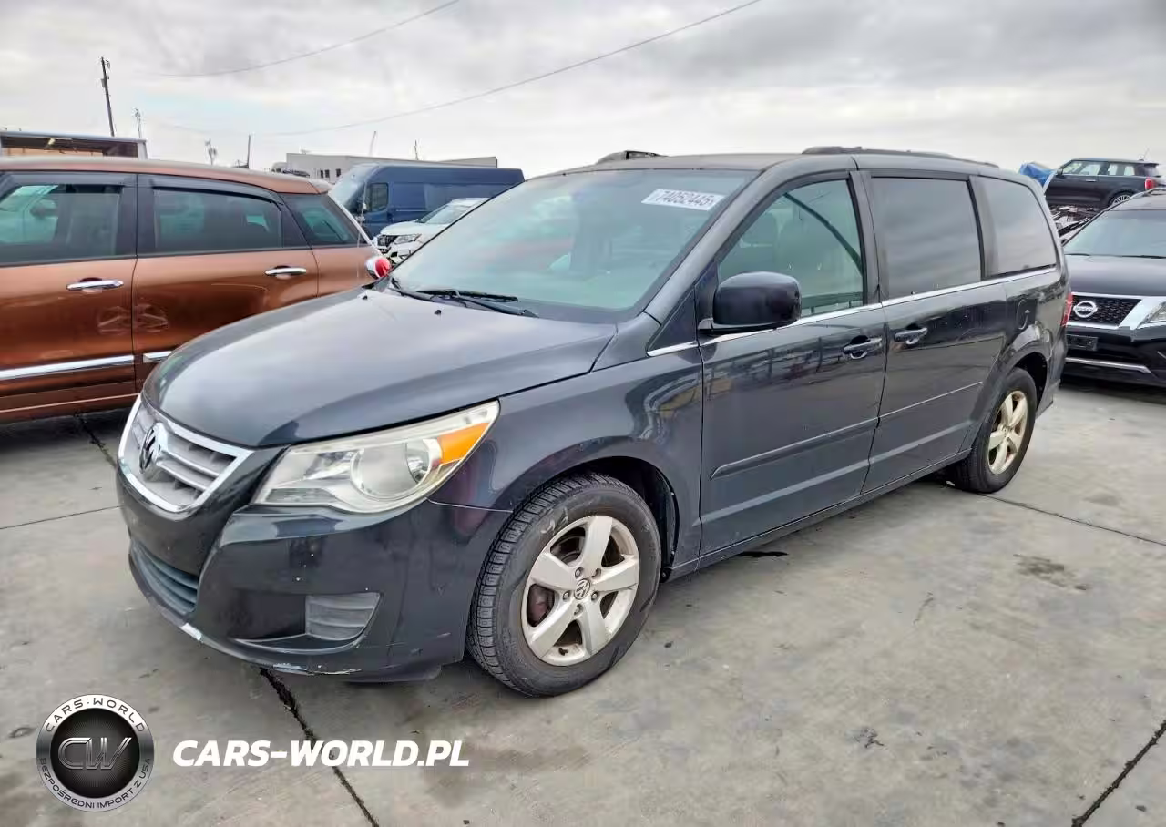 2011 Volkswagen Routan Se