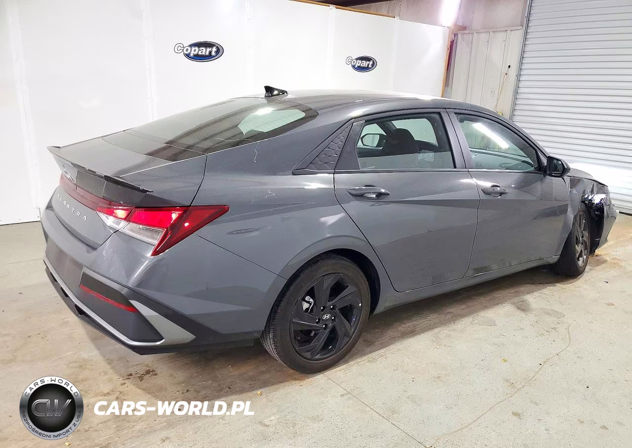 2026 Hyundai Elantra Sel Sport VIN:KMHLM4DG4TU260393 - 3