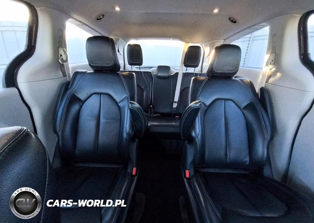 2022 Chrysler Pacifica Hybrid Touring L VIN:2C4RC1L70NR184172 - 10