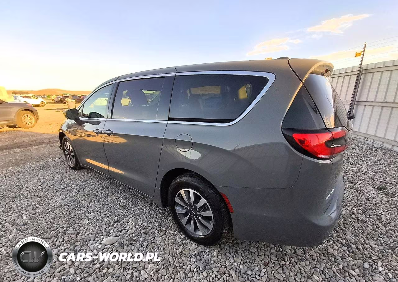 2022 Chrysler Pacifica Hybrid Touring L VIN:2C4RC1L70NR184172 - 2