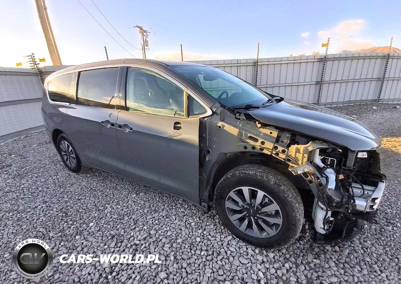 2022 Chrysler Pacifica Hybrid Touring L VIN:2C4RC1L70NR184172 - 4
