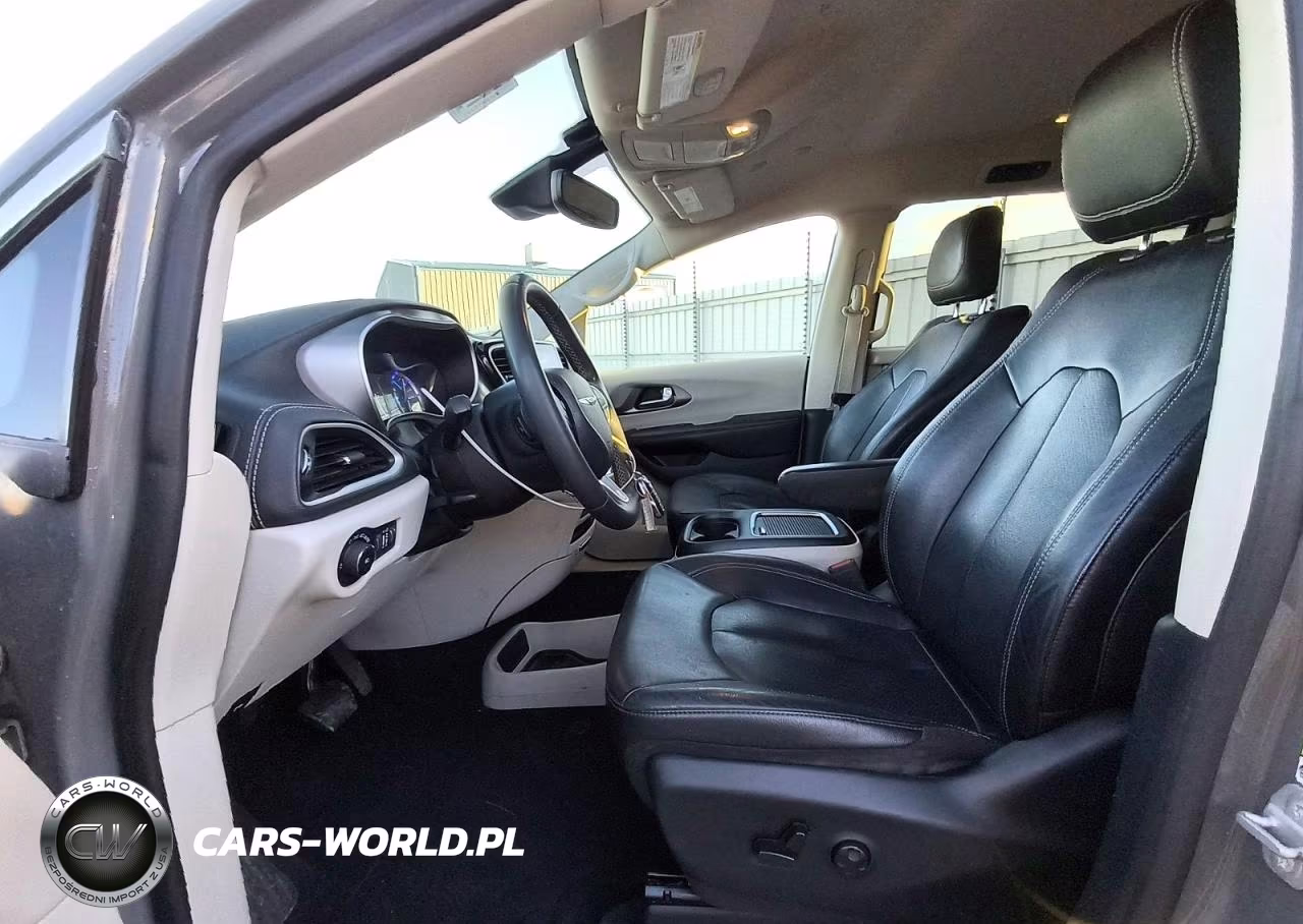 2022 Chrysler Pacifica Hybrid Touring L VIN:2C4RC1L70NR184172 - 7