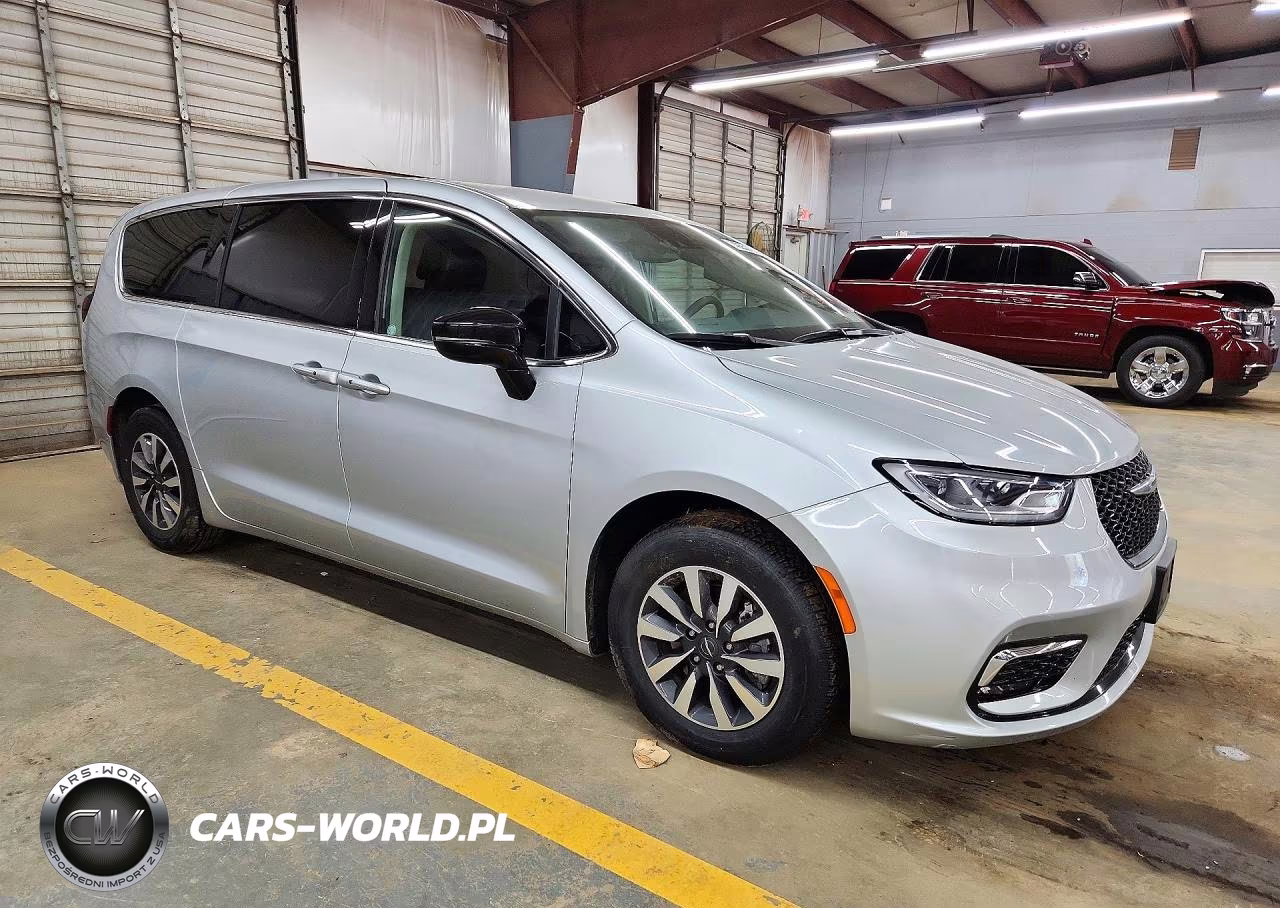 2024 Chrysler Pacifica Hybrid Select VIN:2C4RC1S74RR134432 - 4