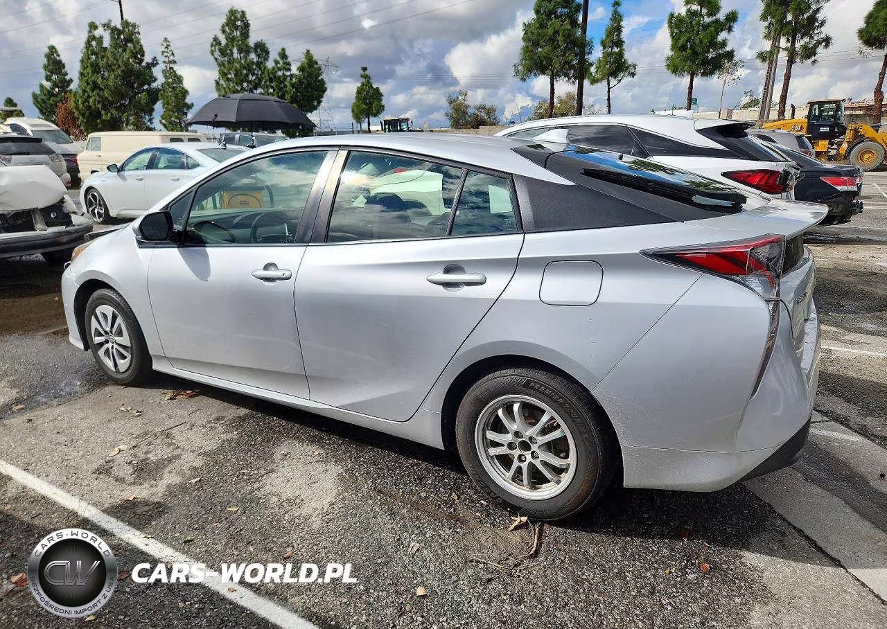 2017 Toyota Prius Three VIN:JTDKARFU4H3038913 - 2