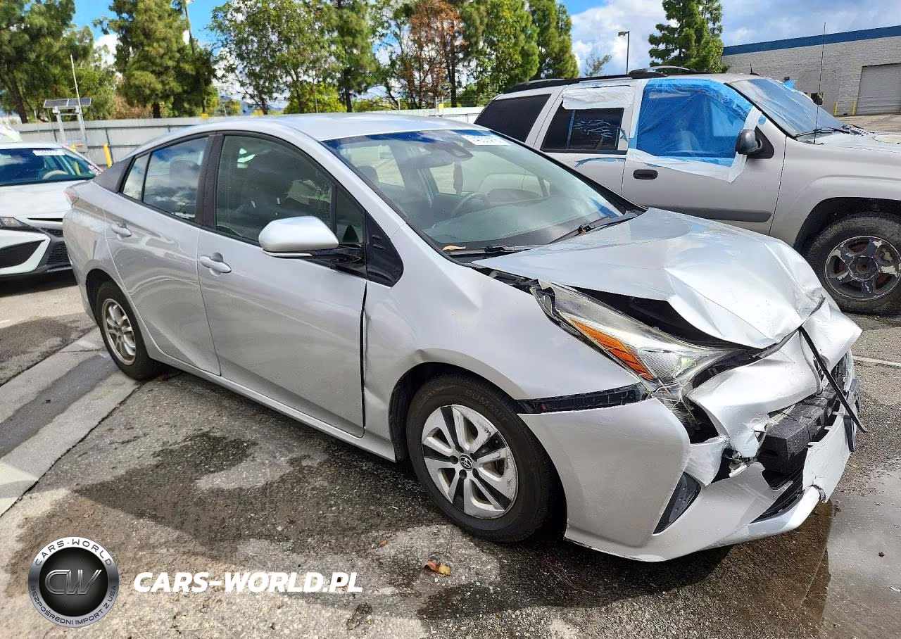 2017 Toyota Prius Three VIN:JTDKARFU4H3038913 - 4