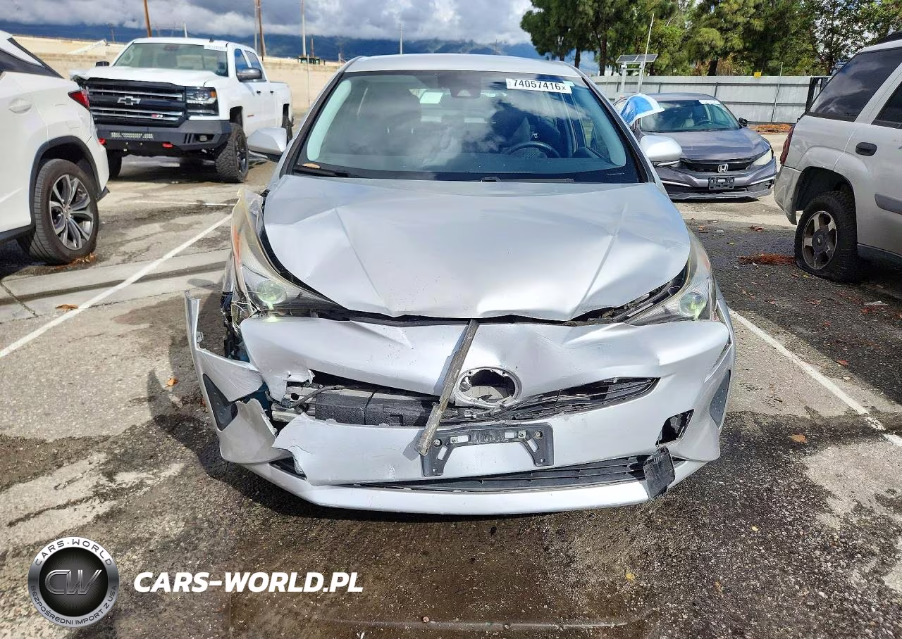 2017 Toyota Prius Three VIN:JTDKARFU4H3038913 - 5