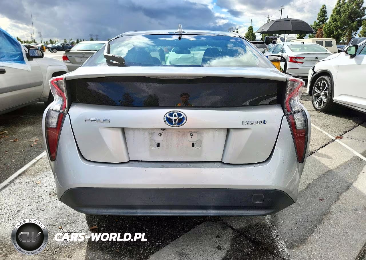 2017 Toyota Prius Three VIN:JTDKARFU4H3038913 - 6