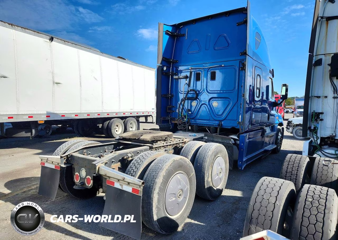 2016 Freightliner Cascadia 125 Semi Truck VIN:3AKJGLD53GSGV1624 - 3