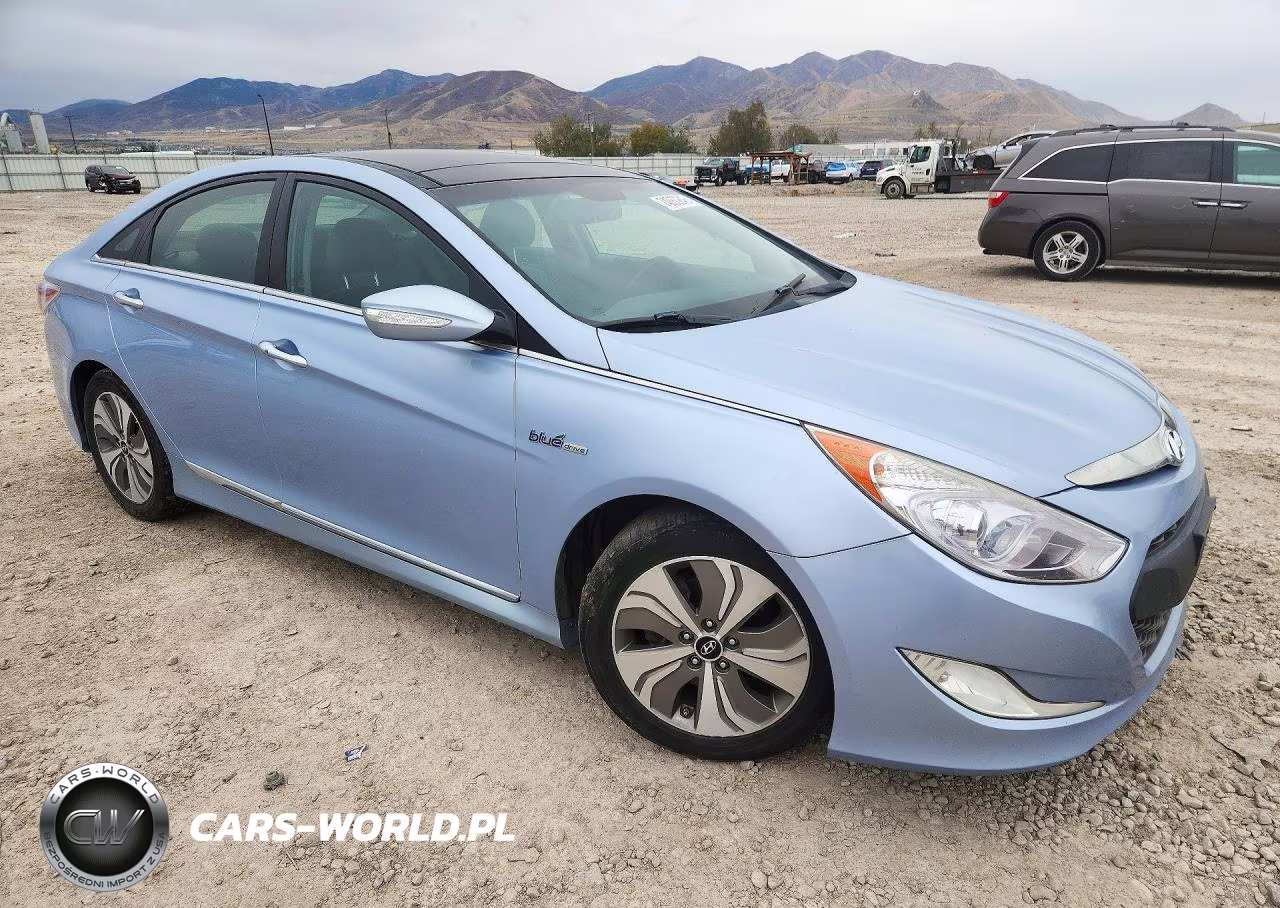 2015 Hyundai Sonata Hybrid Limited VIN:KMHEC4A45FA118968 - 4