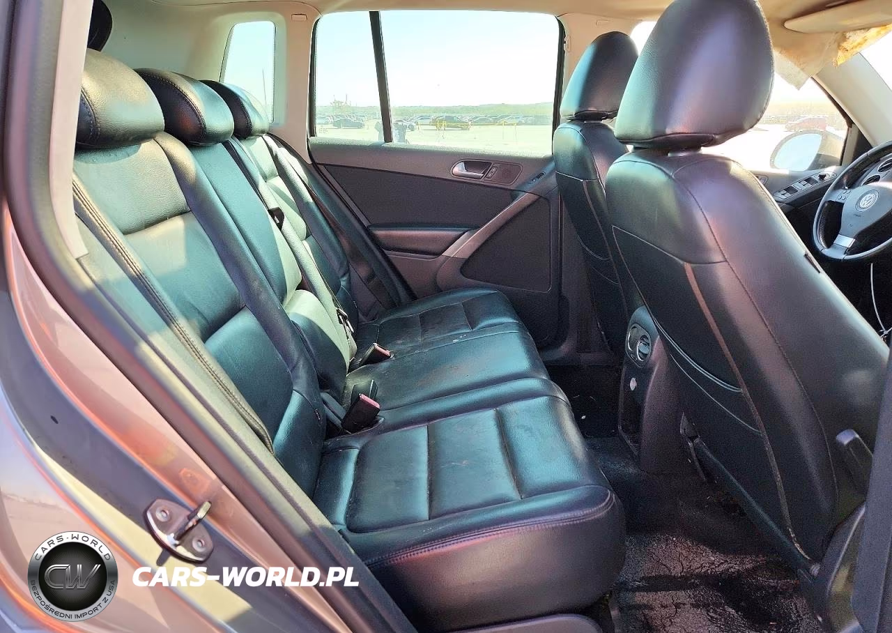 2010 Volkswagen Tiguan S VIN:WVGAV7AX0AW508764 - 11